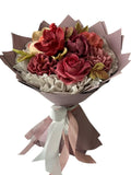 Buchet comestibil din marshmallow – trandafiri și flori în nuanțe burgundy &  roz pudrat