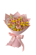 Buchet comestibil din marshmallow – trandafiri nude & accente galbene